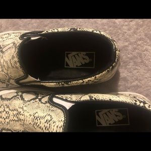 Used once vans men size 7 women size 8.5
